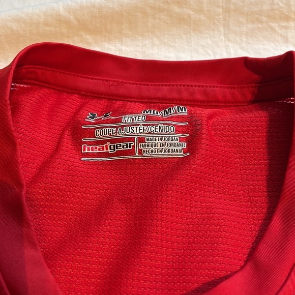 Under Armour Red Heat Gear Fitted Athletic Shirt. Medium - Picture 3 of 6